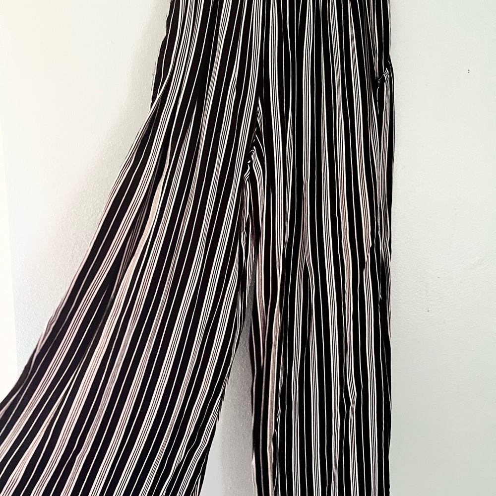 Hollister pants. flowy material. wide legged! pockets.